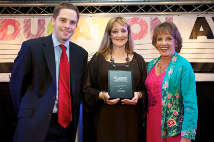 Julia Buckley Jones (centre) receives The Ecotricity Green Schools Project Award from Sam Slatter representing Randstad Education and Esther Rantzen CBE | Community Education Awards with Community Initiative Associates